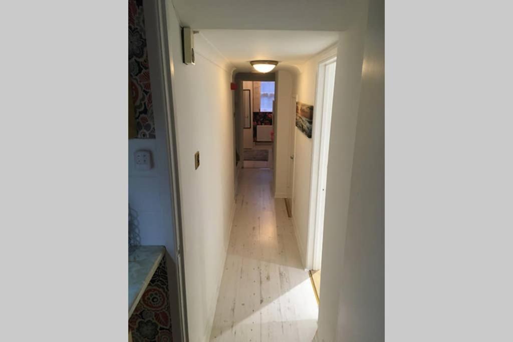 Cathedral Apartment Лъндъндери Екстериор снимка